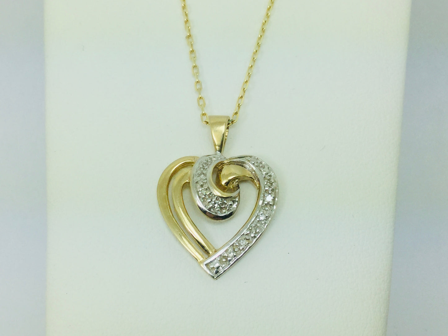 10k Yellow Gold Round Cut 10pt Diamond Heart Pendent