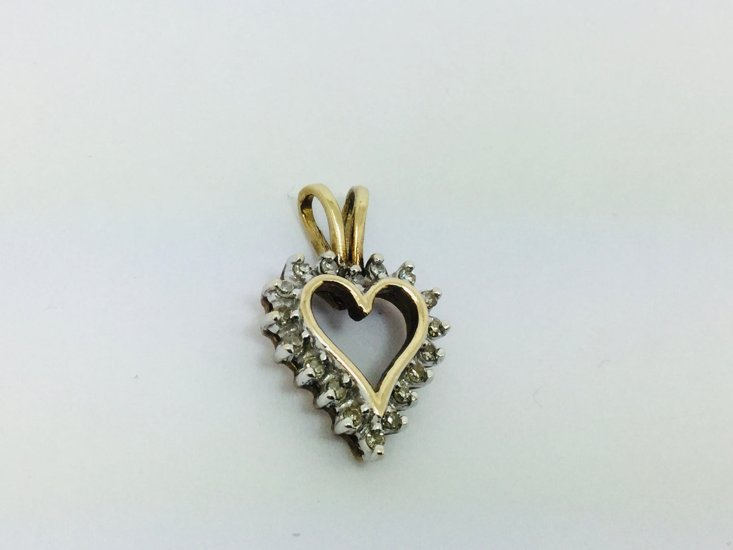 10k Yellow Gold Round Cut 18pt Diamond Heart Pendent