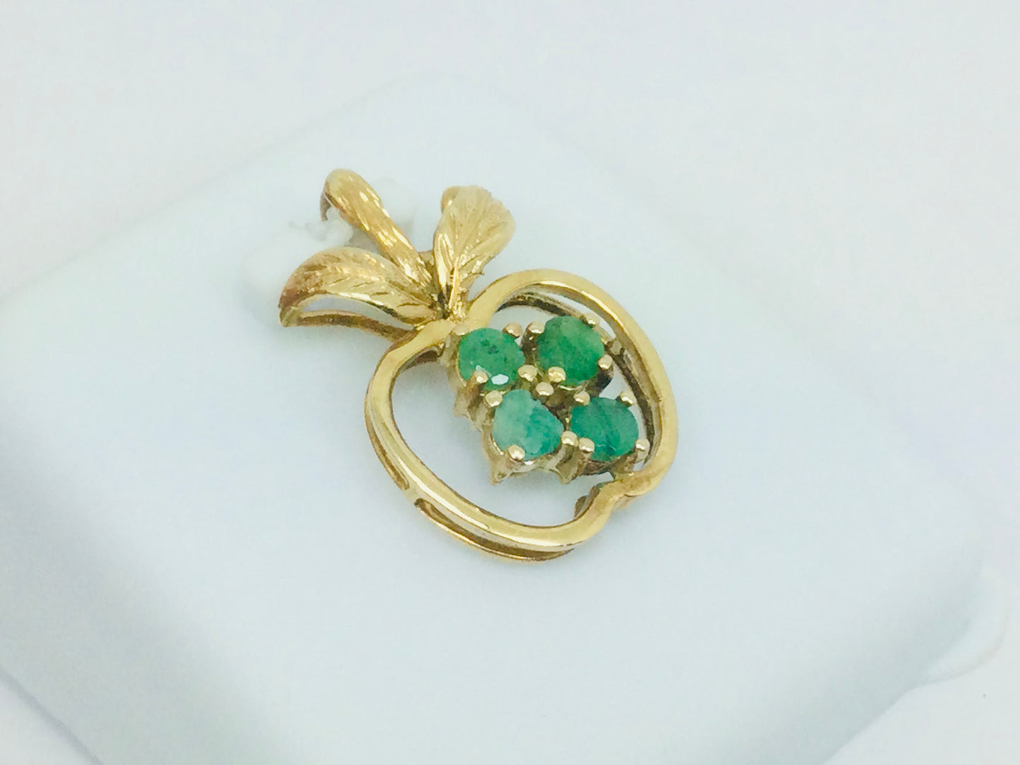 14k Yellow Gold Round Cut 28pt Emerald Apple Pendent