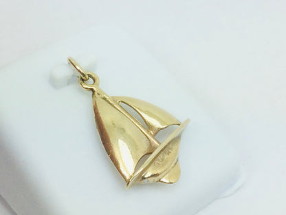 10k Yellow Gold Sailboat Pendent