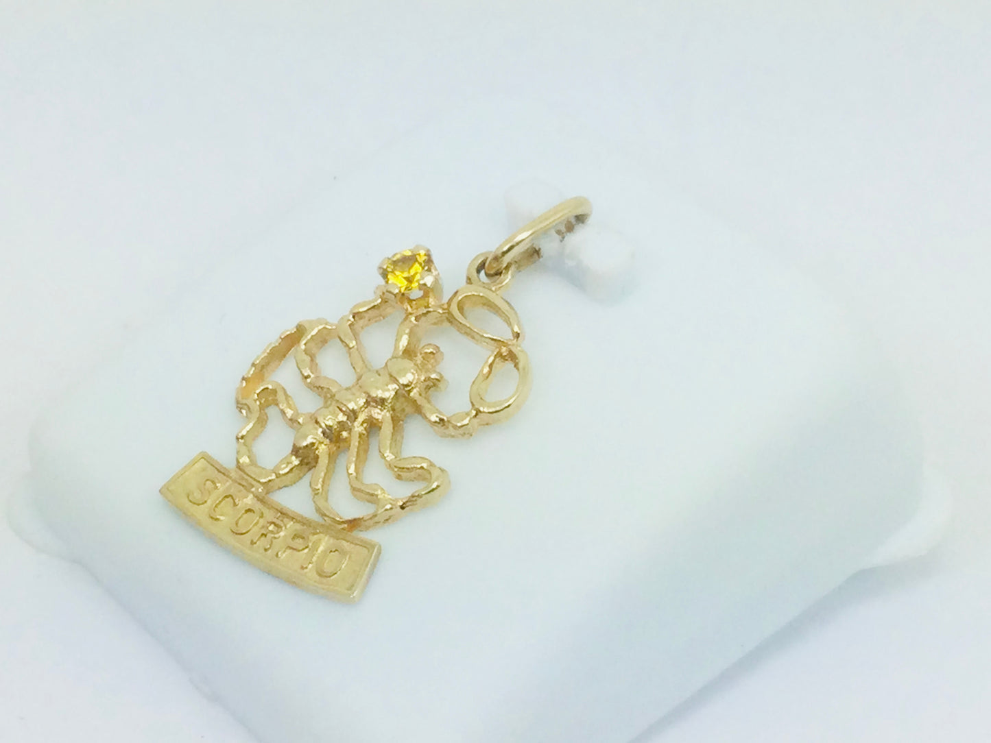 10k Yellow Gold Round Cut Citrine Scorpio Horoscope (Oct-Nov) Pendent