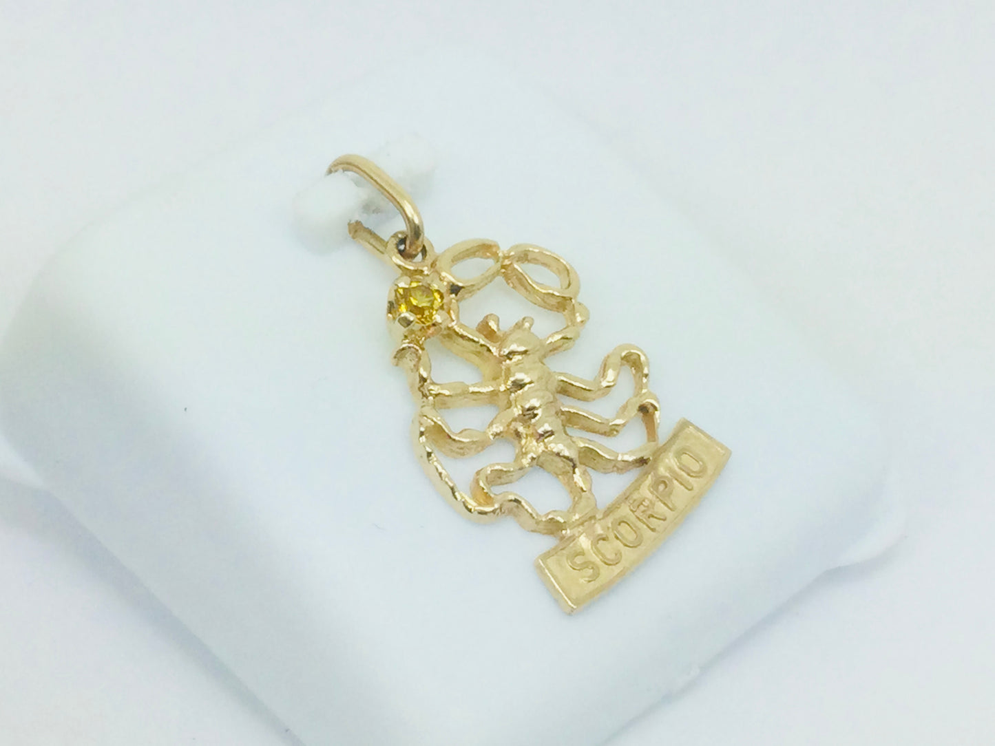 10k Yellow Gold Round Cut Citrine Scorpio Horoscope (Oct-Nov) Pendent