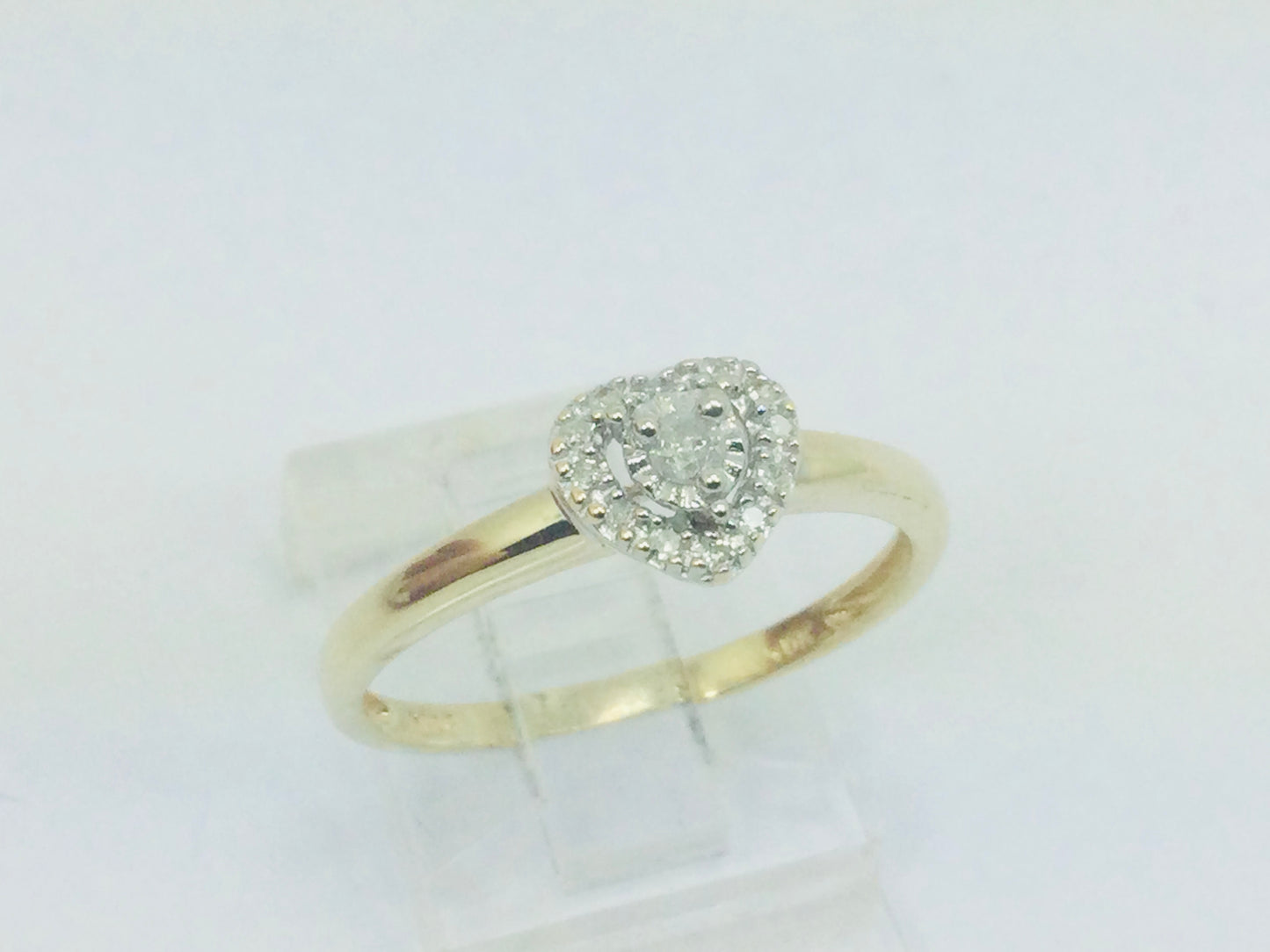 10k Yellow Gold Round Cut 10pt Diamond Heart Ring