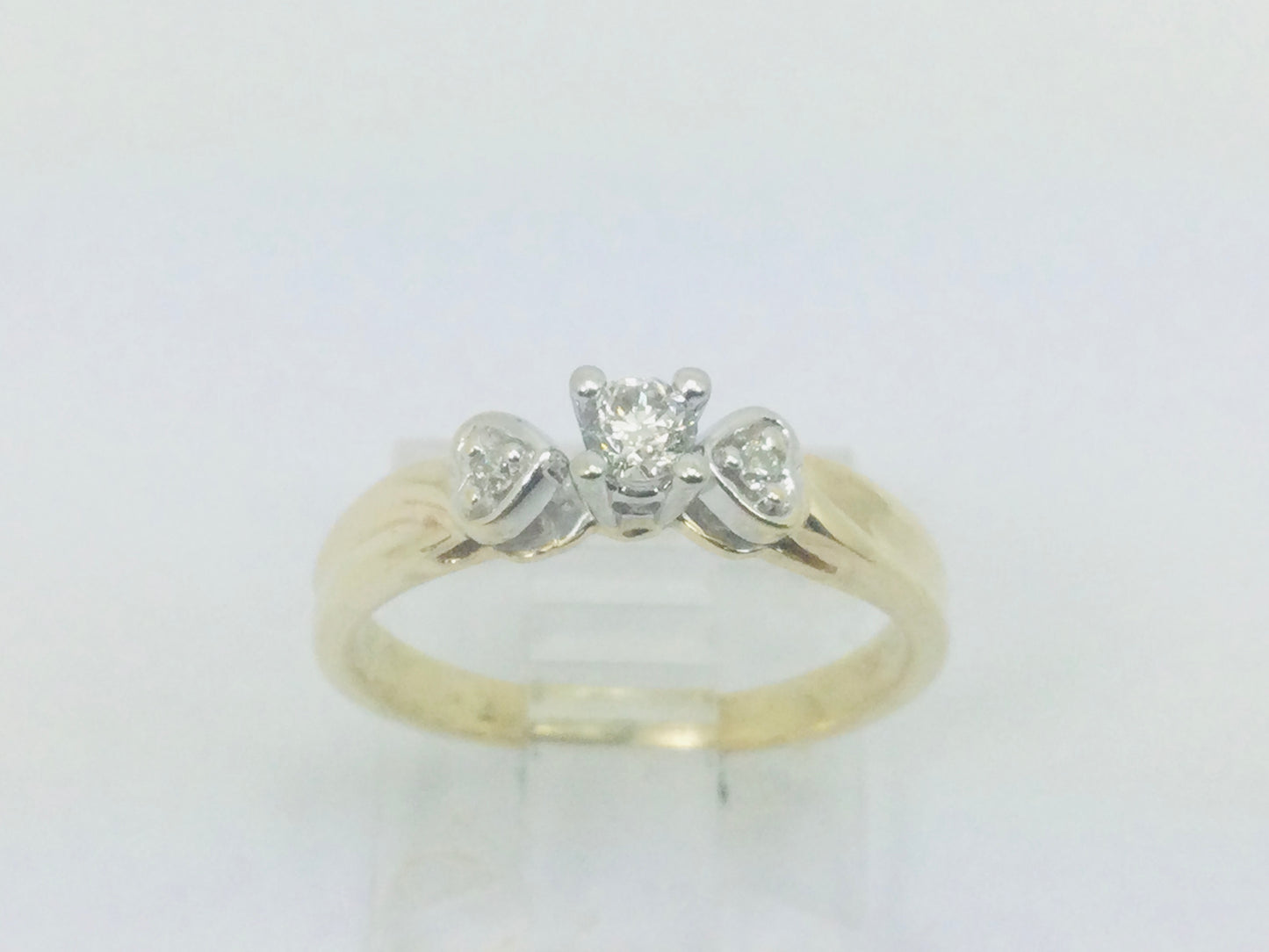 10k Yellow Gold Round Cut 14pt Diamond Heart Ring