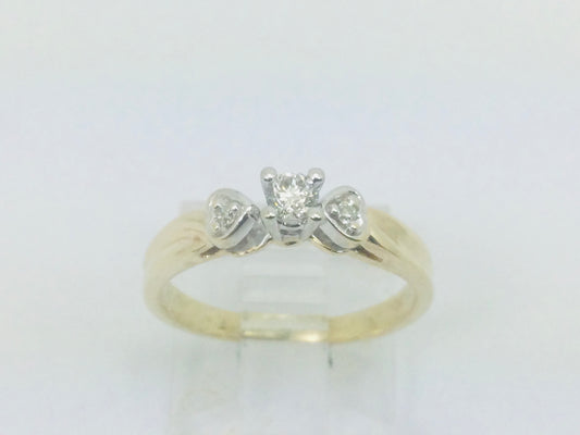 10k Yellow Gold Round Cut 14pt Diamond Heart Ring