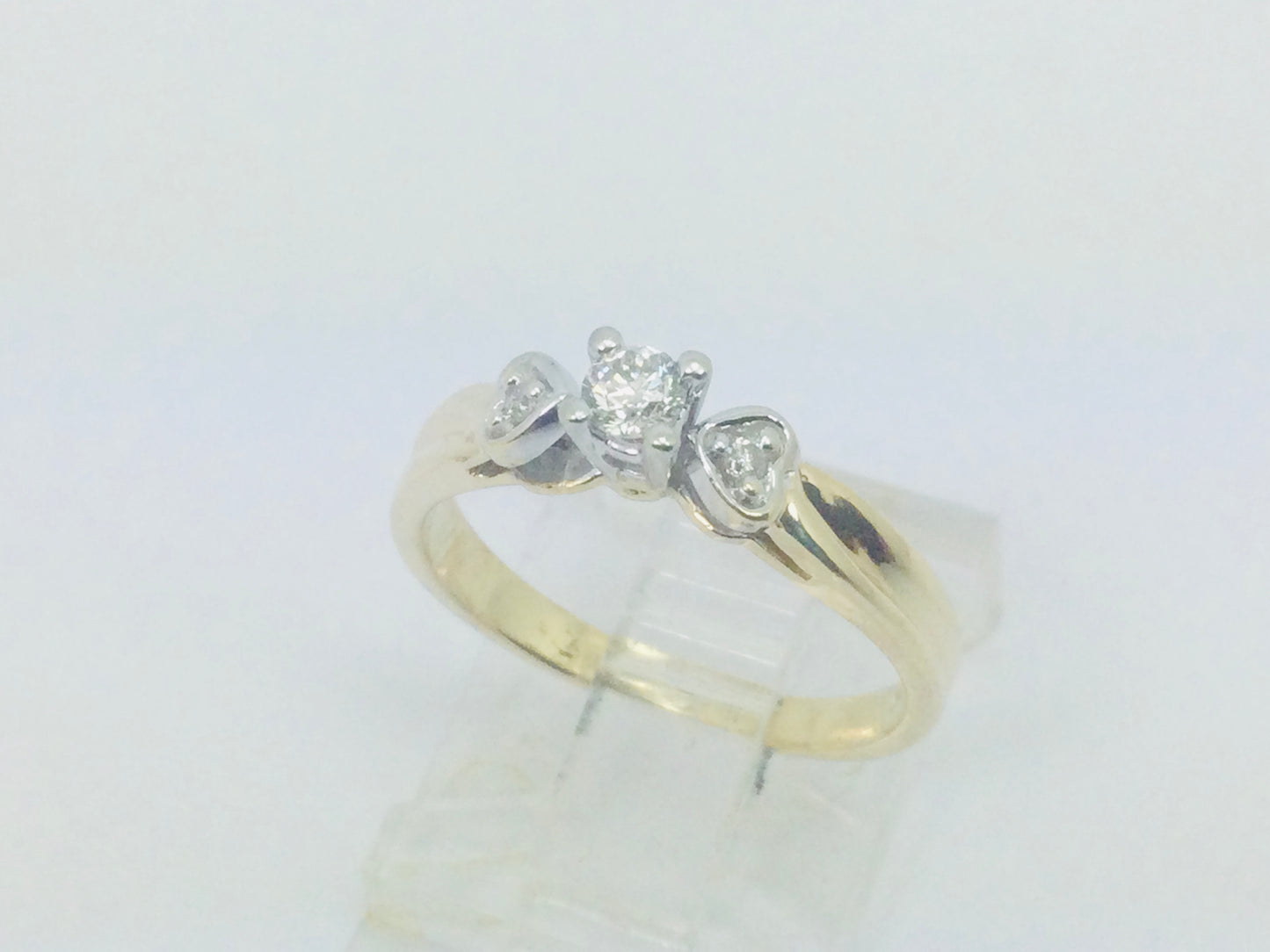 10k Yellow Gold Round Cut 14pt Diamond Heart Ring