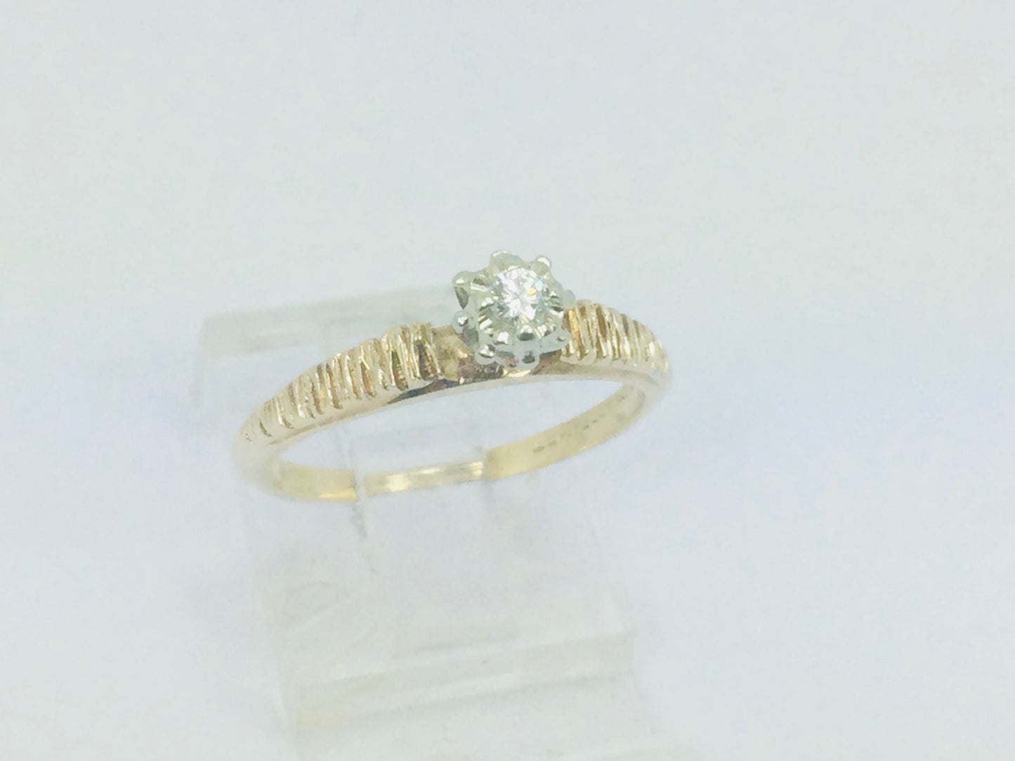 14k Yellow Gold Round Cut 6pt Diamond Illusion Set Ring