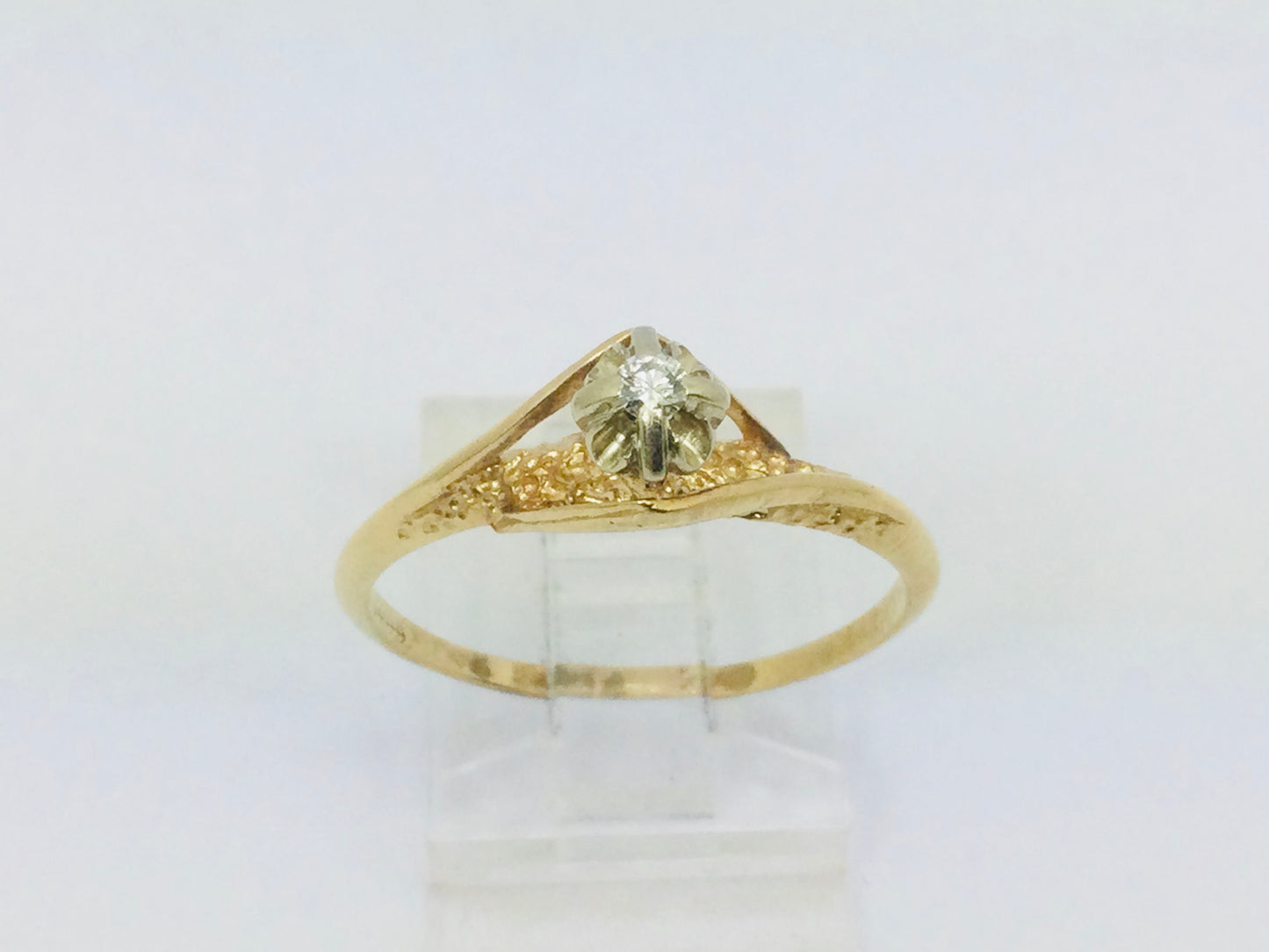 14k Yellow Gold Round Cut 5pt Diamond Illusion Set Ring