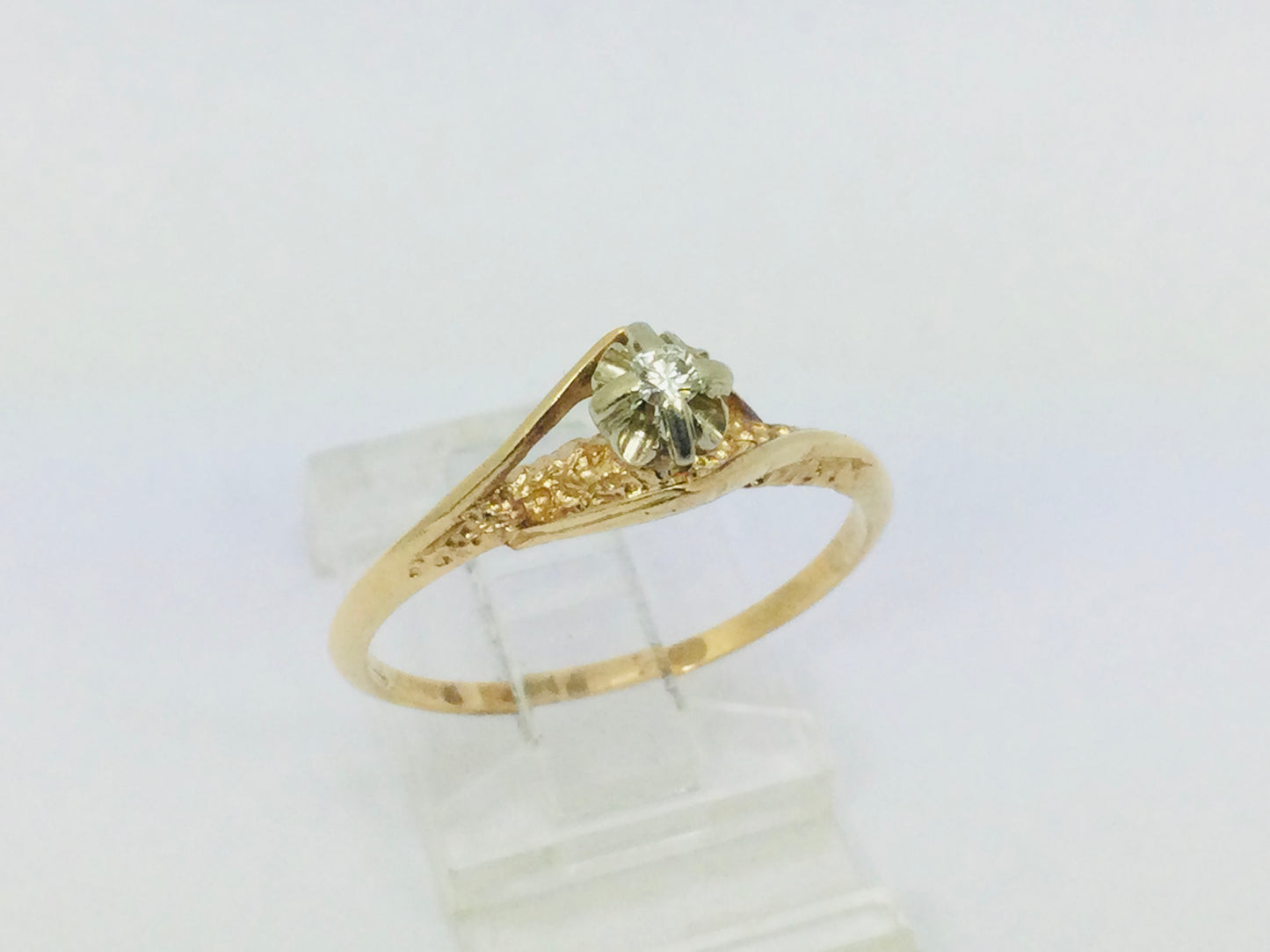 14k Yellow Gold Round Cut 5pt Diamond Illusion Set Ring