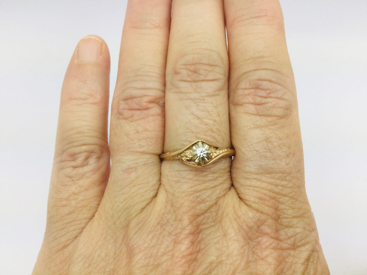 14k Yellow Gold Round Cut 5pt Diamond Illusion Set Ring