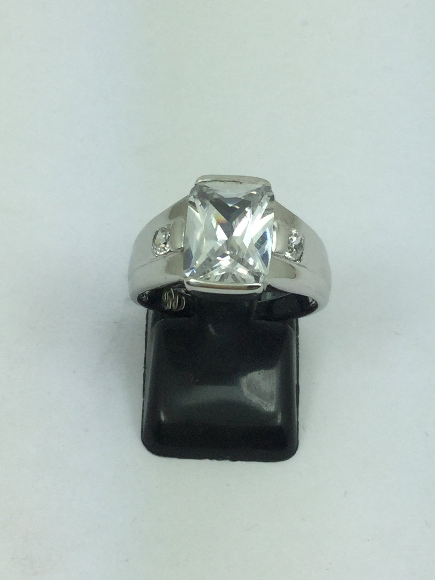 Pretty Silver & Cubic Zirconia Ring